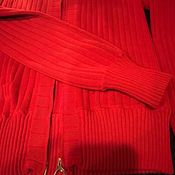Chic Red Ribbed Jacket - Picture 5 of 10